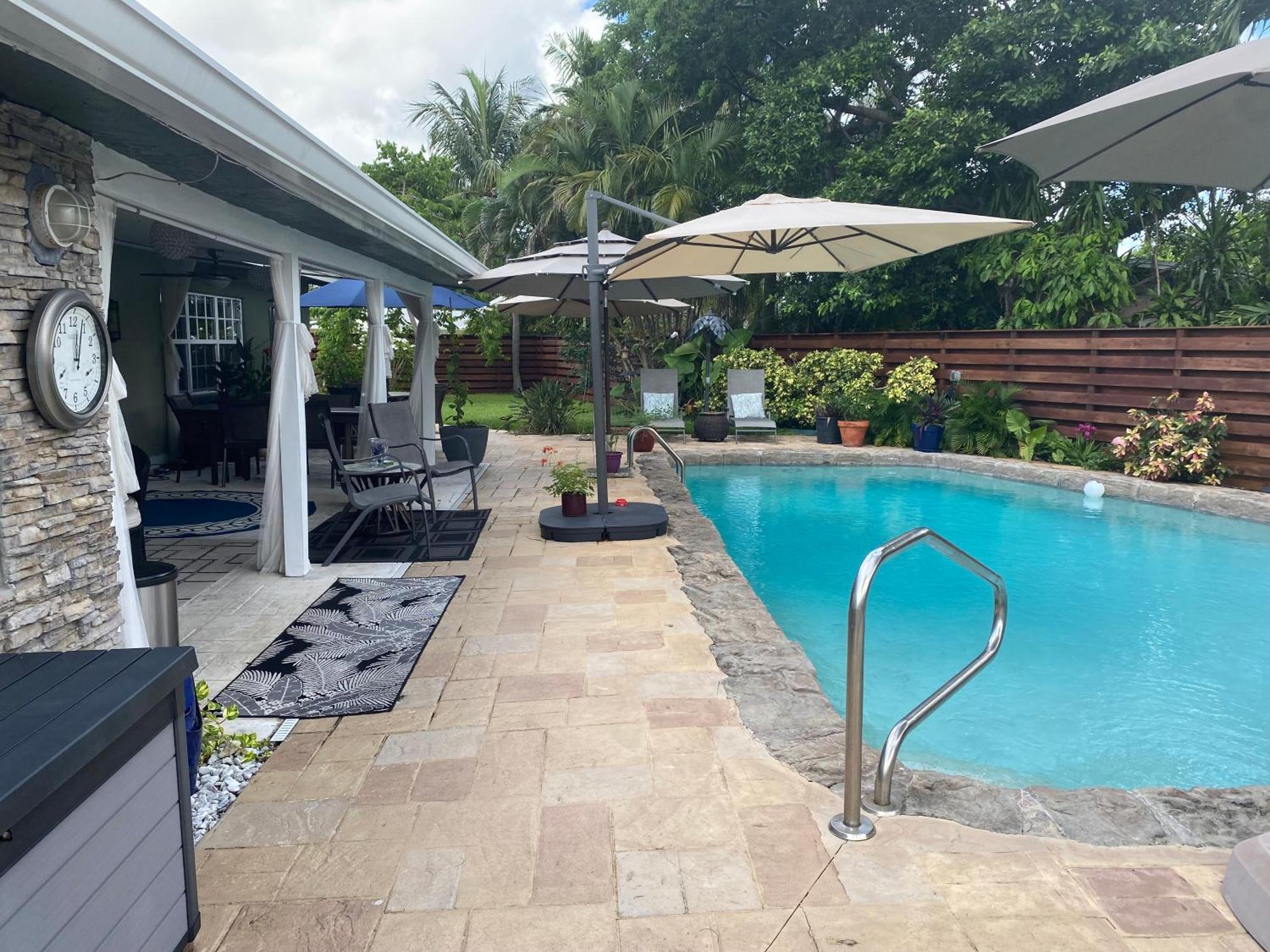 Wilton Manors A Mens Oasis Bed and Breakfast Exteriör bild
